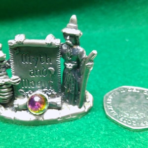 Myth and Magic Pewter Figurine 3581 “Magical Encounter” Wizard & Dragon Plaque with Crystal