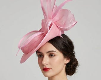 Sombrero tocado rosa para el Derby, elegante tocado para invitada de boda.