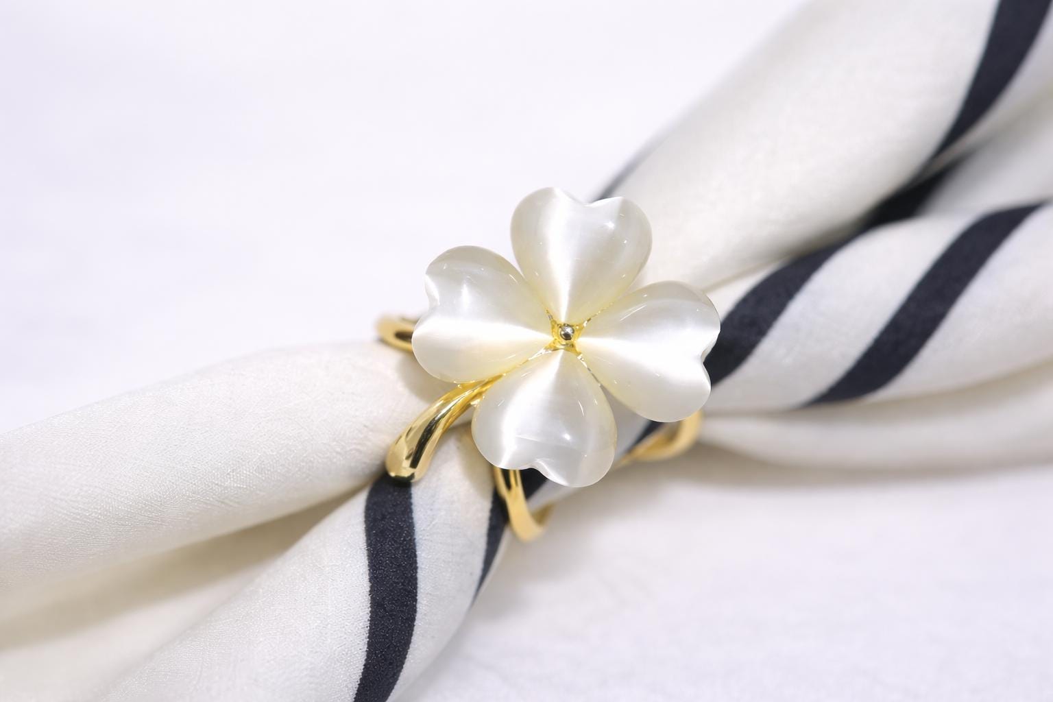 Sciarpa Di Seta Da Donna Con Fibbia Anello Spilla Anello Elegante