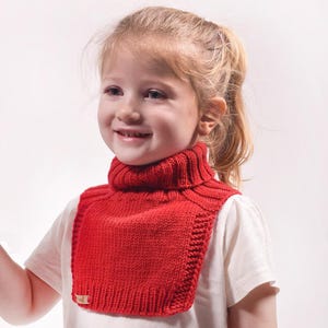 100 % RED Merino Neck Warmer – Hand-Knit for Kids & AdultsMini,  Wooly Comfort – Handcrafted Neck Warmer for the Whole Family