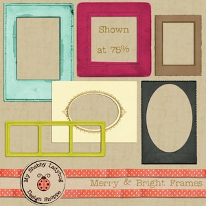 Può includere: Set di sei cornici per foto in stile vintage in diverse forme e colori, tra cui turchese, rosso, marrone, giallo e nero. Le cornici sono mostrate al 75% della loro dimensione reale. Le cornici sono decorate con un nastro a pois e un logo di coccinella che dice "My Shabby Ladybug Design Shoppe". Il testo "Merry & Bright Frames" è incluso.