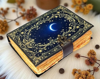 Diario de grimorios de cuero Moon Night – Libro de las sombras en blanco hecho a mano, páginas con bordes irregulares y cierre antiguo, regalo para él y para ella.
