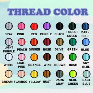 K&ouml;nnte beinhalten: Eine Farbkarte mit einer Vielzahl von Garnfarben, darunter Grau, Rosa, Rot, Lila, Schwarz, Waldgr&uuml;n und Dunkelblau. Der Text "THREAD COLOR" steht oben. Jede Farbe befindet sich in einem Kreis mit ihrem Namen darunter.