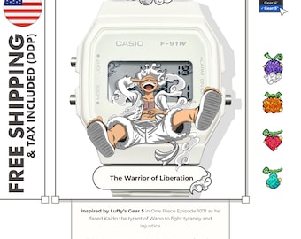 Könnte beinhalten: Eine weiße Casio F-91W Digitaluhr mit einer Grafik einer Zeichentrickfigur mit weißen Haaren und Kleidung in entspannter Pose auf dem Display. Der Text "The Warrior of Liberation" ist unter dem Zifferblatt aufgedruckt, ergänzt durch kleine Wolkensymbole.