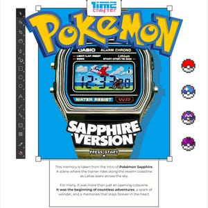 Könnte beinhalten: Eine Digitaluhr mit blauem Bildschirm, die eine Szene aus Pokémon Saphir zeigt. Das Zifferblatt zeigt ein Flugzeug und ein Motorrad. Das Wort "Pokémon" ist in Gelb und Blau gehalten. Die Uhr ist mit "Saphir Version" beschriftet.