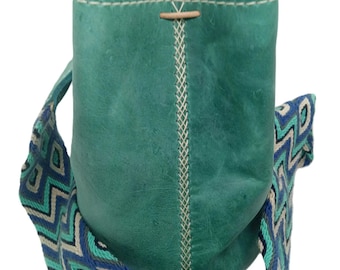 Wayuu-Mochila aus türkisfarbenem Leder – handgefertigte Schultertasche – 2 verschiedene Schulterriemen