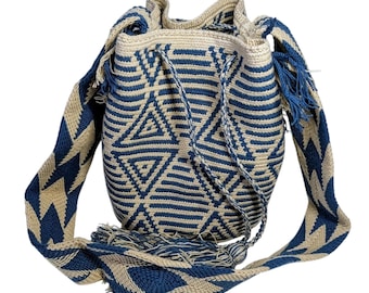 Weiße und blaue Wayuu-Mochila