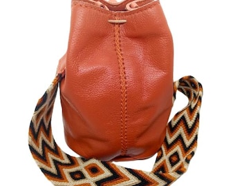 Mochila aus orangefarbenem Leder – große Größe