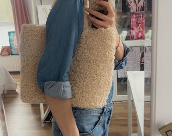 Beige Bouclé Crochet Tote Bag, Textured Handmade Handbag, Structured Felt Lining, Elegant Boho Summer Purse