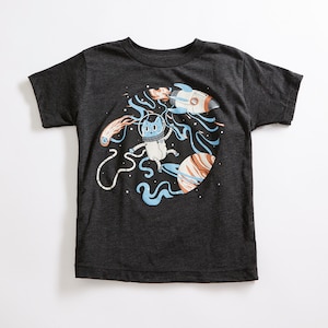 Space Cat Unisex Youth Vintage T-Shirt. Heather Black Triblend kinderen tee. Shirt voor jongens en meisjes