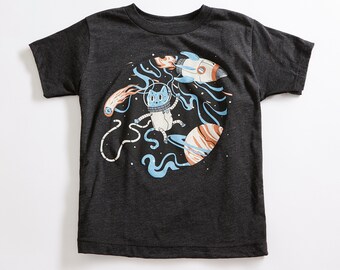 T-shirt Space Cat Unisex Youth Vintage. Heather Black Triblend kids tee. Camicia per ragazzi e ragazze