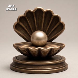 Może przedstawiać: Brązowa rzeźba otwartej muszli z dużą perłą w środku. Muszla jest szczegółowa z żebrowanymi liniami i stoi na okrągłej podstawie. Tekst "AEG STORE" znajduje się w lewym górnym rogu.