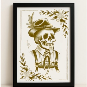 Puede incluir: Impresi&oacute;n enmarcada en tonos sepia de una calavera con vestimenta tradicional, incluyendo sombrero con pluma y tirantes. Elementos florales rodean la imagen central. Marco negro.