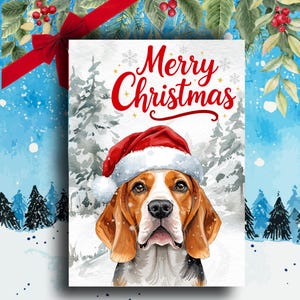 Può includere: Un biglietto di Natale ad acquerello con un beagle con un cappello da Babbo Natale. La carta riporta la scritta "Merry Christmas" in rosso. Lo sfondo mostra una scena di foresta innevata con pini.