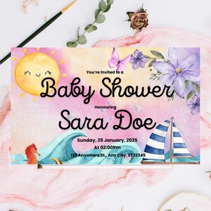 Può includere: Un invito per baby shower ad acquerello con sfondo rosa e viola. L'invito presenta un sole sorridente, una farfalla e dettagli floreali. Il testo include "Baby Shower" e i dettagli per Sara Doe.