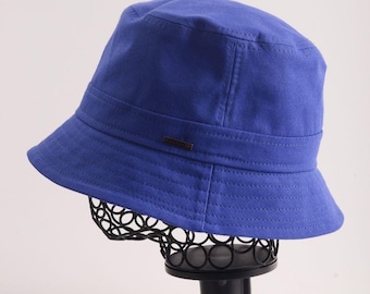Elegante sombrero Panamá azul eléctrico con detalle de perforaciones para mujer, talla 56-58.