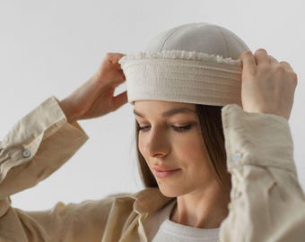 Sombrero marinero de algodón con flecos y borde sin rematar: diseño étnico único para el verano.