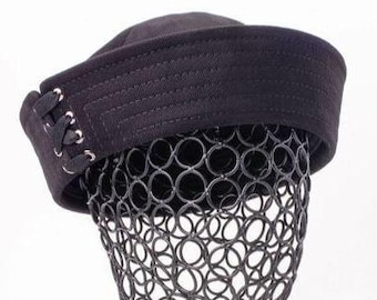 Sombrero marinero negro con cordones laterales, ajuste cómodo para primavera y verano.