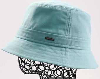 Sombrero Panamá verde menta con piercing decorativo para uso diario.