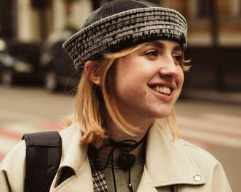 Gorro marinero de mezclilla negra con bordado bohemio para mujer, gorra náutica única, perfecta para aventuras de verano.