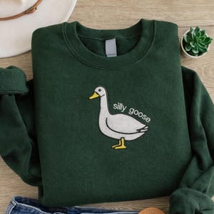 Sudadera bordada de ganso gracioso, jersey divertido de cuello redondo con animales, suéter acogedor de ganso, regalo de meme adorable, tops divertidos para amigos, suéter de animales adorable