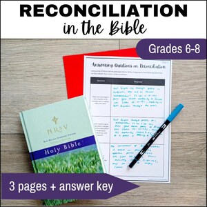 Op de afbeelding: Een afbeelding van een studiehandleiding getiteld "RECONCILIATION in the Bible" voor de klassen 6-8. De gids bevat een "Holy Bible" en een werkblad met handgeschreven notities. Een blauw-zwarte marker en een rood papier zijn ook zichtbaar.
