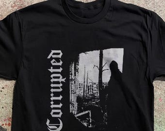 Camiseta oscura de la banda japonesa de sludge metal "Corrupted"