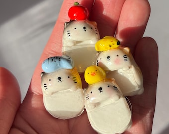 Handmade cat hipper / peeker polymer clay
