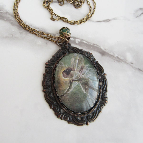 Collier Pendentif Art Nouveau Faerie // Cabochon en verre d’art, laiton, bronze