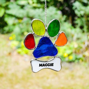 Personalized Pet Paw Stained Glass Window Hanging, Pet Lover Gift, Custom Pet Name Glass Suncatcher, Gift for Her, Christmas Gift