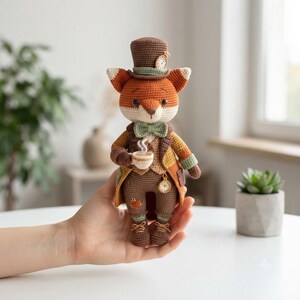 Amigurumi de zorro para una fiesta de té caprichosa, patrón de ganchillo de zorro elegante, tutorial de amigurumi de zorro de cuento, guía de ganchillo de muñeco zorro caballero