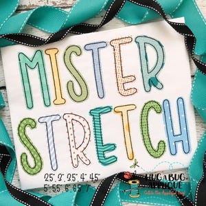 Può includere: Un tessuto bianco con le parole "MISTER STRETCH" in lettere colorate e con motivi. Le lettere sono contornate di nero e hanno diversi motivi, tra cui strisce, pois e disegni floreali. Il testo "25" 2" 25" 4" 45" 5" 55" 6" 65" 7" è stampato sotto le parole.