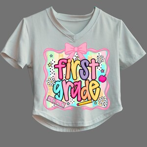 Insegnante di prima elementare PNG / Design per maglietta di prima elementare per il ritorno a scuola / Sublimazione di apprezzamento per l&#39;insegnante / Fiocco civettuolo PNG / Clipart scolastico