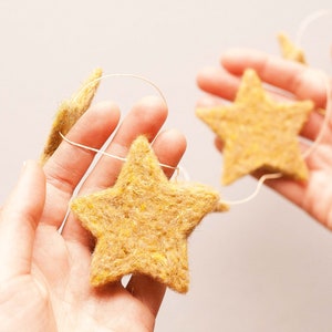 Needle Felting Kit - Garland of Stars, Decor, Easy, Beginner, Gold, Birthday, Celebration, Ornament, DIY, Craft Kit, Gift, Complete Kit