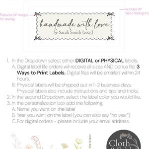 Op de afbeelding: Cr&egrave;mekleurig label met de tekst "handmade with love" en "by Sarah Smith {2025}". Het label heeft een geschulpte rand en decoratieve elementen. Instructies voor het bestellen van gepersonaliseerde labels zijn ook inbegrepen.