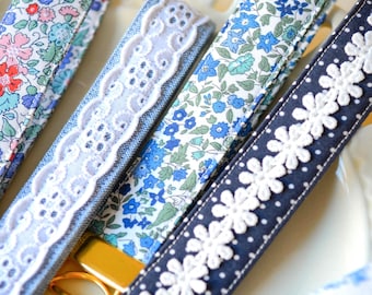 Aangepaste stoffen sleutelhanger schoudertasje handgemaakte sleutelhanger lanyard voor vrouwen Sweet Sixteen cadeau voor haar bruidsmeisje cadeau voor nieuwe bestuurder sleutelhanger riem