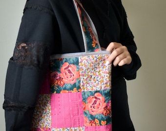 Borsa tote trapuntata patchwork, realizzata a mano con stampe floreali e moderne di ispirazione vintage, borsa da mercato boho per tutti i giorni, borsa a tracolla