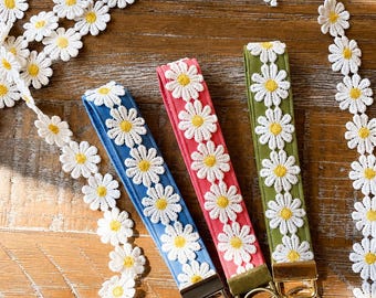 Daisy Wristlet Keychain, Floral Key Fob, Embroidered Key Holder, Cute Gift for Women, Boho Accessory, Carolina Blue Coral Sage