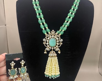 Green Beaded Necklace Set with Kundan Pendant & Pearl Tassel – Traditional Indian Statement Jewelry with Matching Earrings