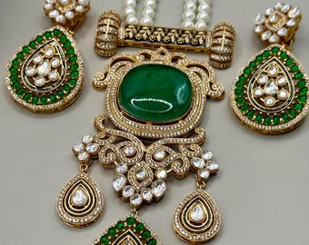 Designer Pearl Necklace Set – Green Round Pendant with Kundan Teardrops Matching Earrings, Traditional Indian Wedding Jewelry
