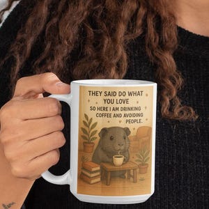 Taza de conejillo de indias - Divertida taza de café de conejillo de indias - Regalo para amantes de los cobayas - Taza para dueños de mascotas introvertidos - Taza de té con humor animal - Vasos con gráficos de cerdito