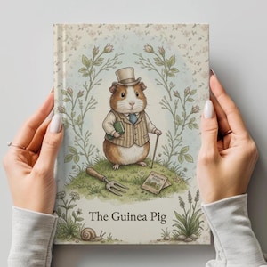 Puede incluir: Un libro titulado "The Guinea Pig" sostenido por manos. La portada presenta un conejillo de indias con sombrero de copa y chaleco, sosteniendo un bastón y un libro. También se ilustran una horca de jardín y un paquete de semillas. El fondo tiene elementos florales y vegetales.
