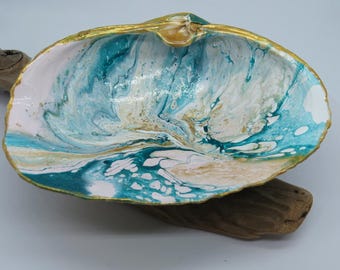 Półmisek na biżuterię z muszli inspirowany oceanem | Ręcznie malowany stojak na biżuterię w stylu morskim ze złotymi wykończeniami