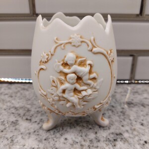 Lefton Victorian Cherub Egg Vase: 3-Footed Porcelain Decor 1950&#39;s