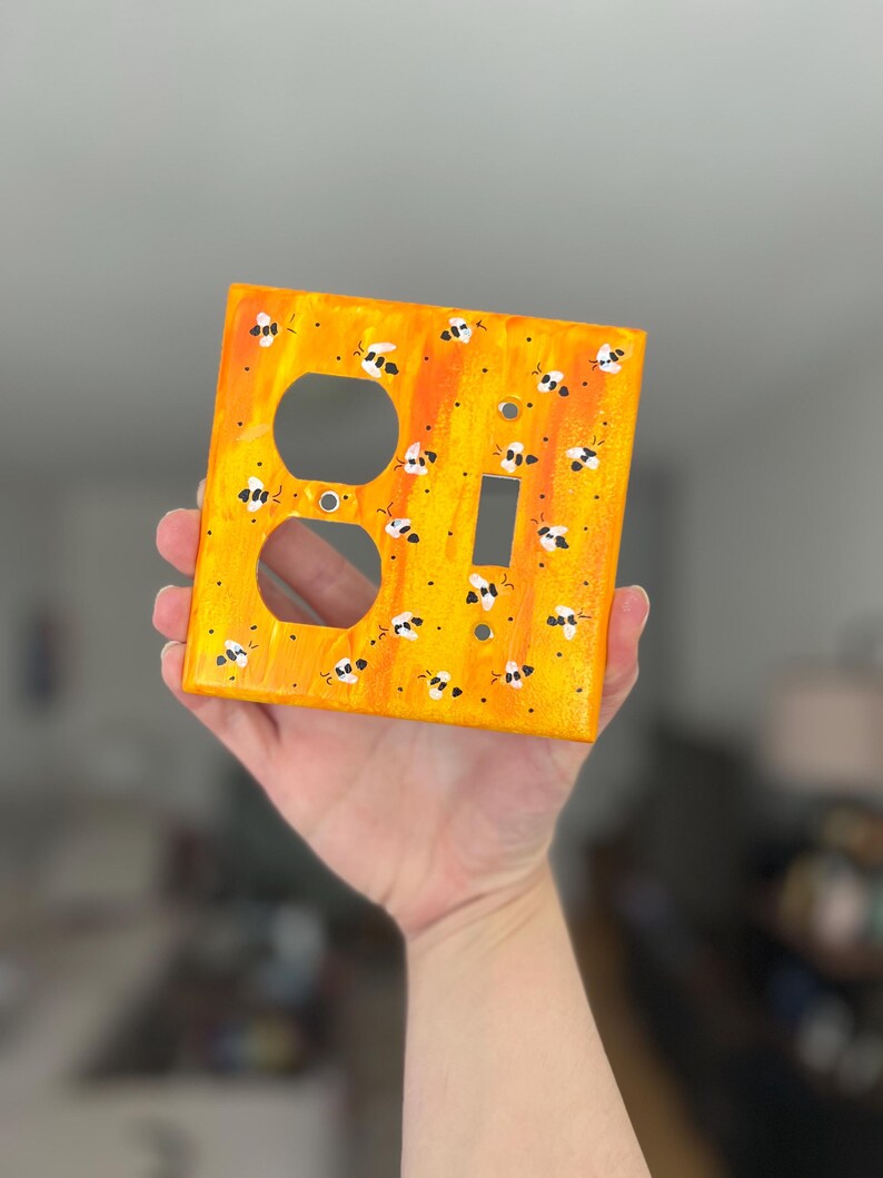 Placas para interruptores de luz pintadas a mano con diseño de abeja amarilla, decoración de cocina con diseño de abejorro, arte de pared para tapar enchufes imagen 13