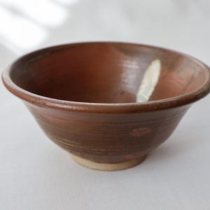 Hand-Thrown Soup Bowl – Wheel-Thrown Stoneware – Speckled Ceramic Bowl – Food-Safe Glaze – Artisan Pottery for Soup, Stew, or Pasta