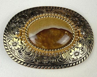 Fivela de cinto floral ocidental dourada com centro oval de ágata sintética, 7,6 cm (3 polegadas).