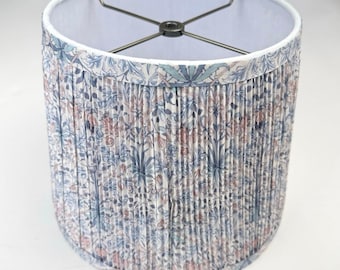 Lampskärm i blommig trumma, 20 cm, liten lampskärm i botaniskt tyg från Morris & Co