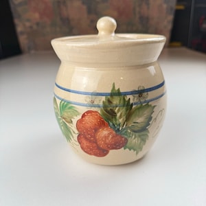 Pot en céramique vintage peint à la main, motif fraises, avec couvercle, signé B Mantegna, style rustique, sucrier/pot à confiture en céramique.