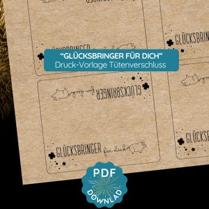 Puede incluir: Etiquetas de papel kraft con texto e ilustraciones en negro. Las etiquetas presentan el texto "GLÜCKSBRINGER FÜR DICH" y una pequeña ilustración de cerdo. Un botón de descarga PDF turquesa se encuentra en la parte inferior de la imagen.